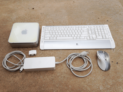 Mac Mini PPC w/ Logitech keyboard and mouse